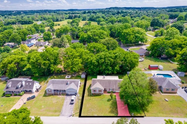 2017 Windsor Drive Columbia TN 38401