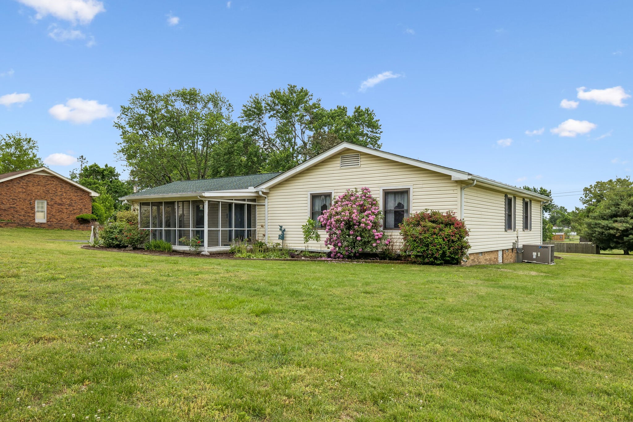 454 Lakewind Drive Gallatin TN 37066