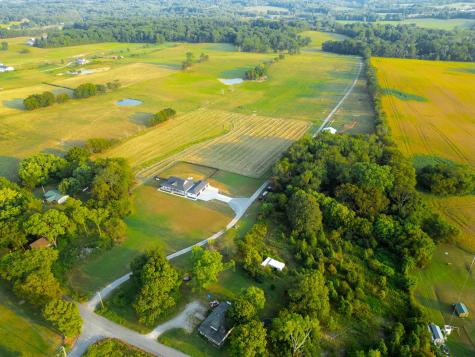 1074 Pair Six Drive Springfield TN 37172