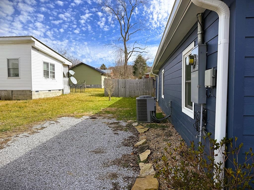 817 Oakland Park Drive Livingston TN 38570