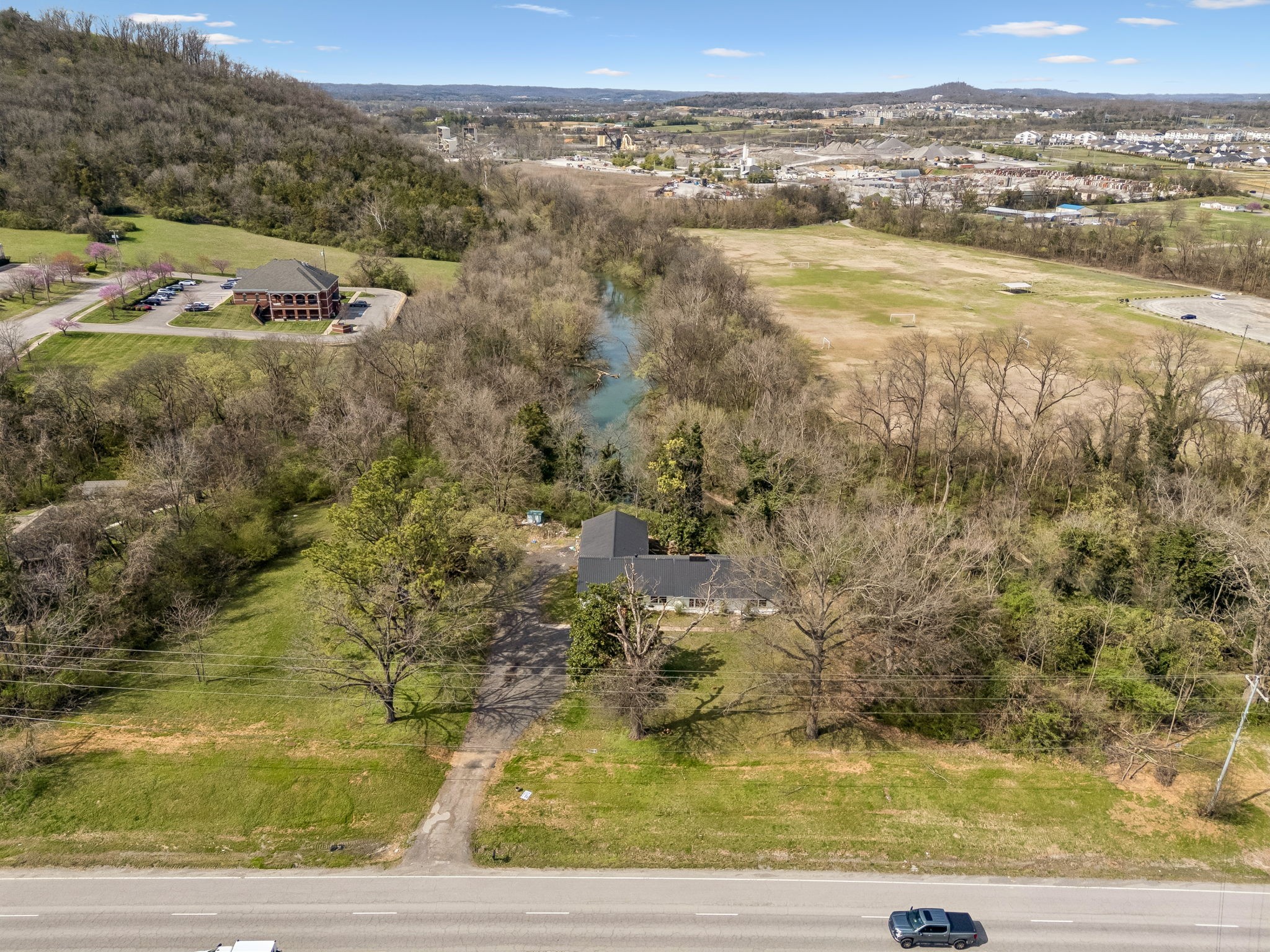2042 Nashville Pike Gallatin TN 37066