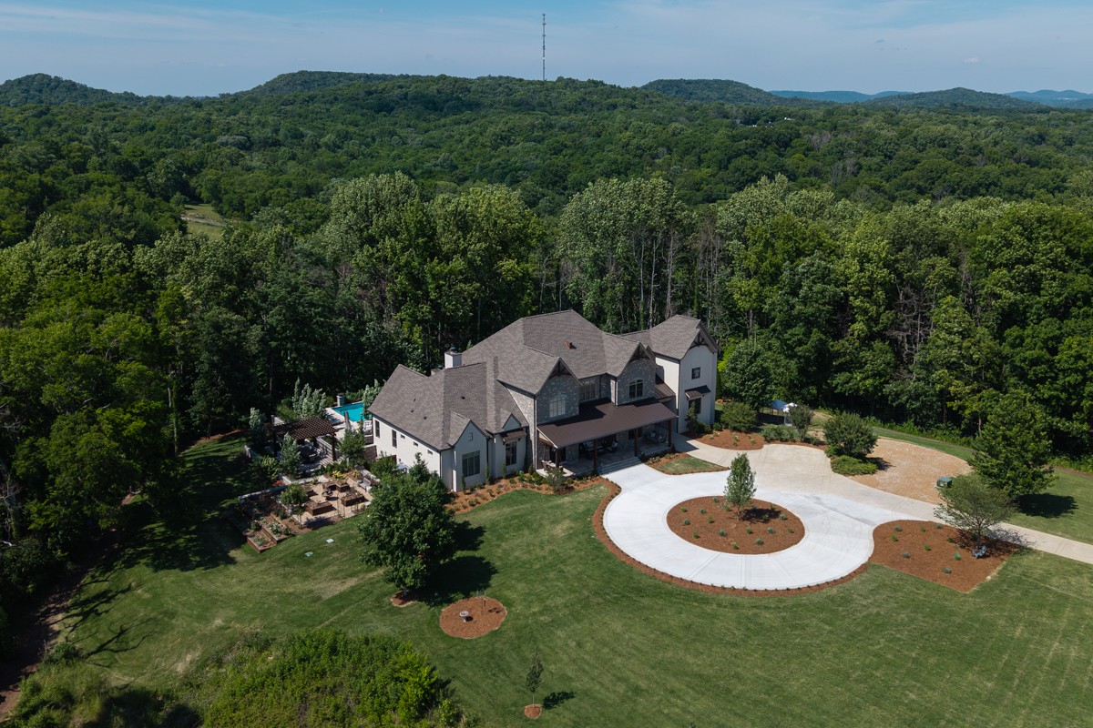 5019 Hilltop Lane College Grove TN 37046