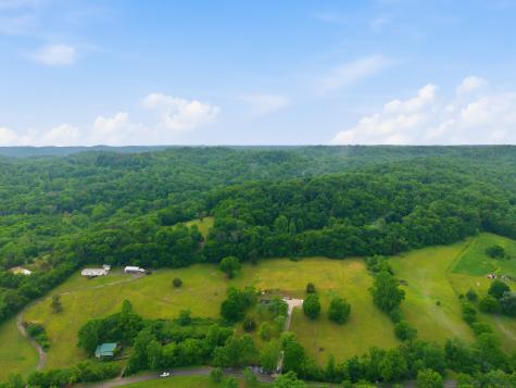 615 Rogues Fork Road Bethpage TN 37022