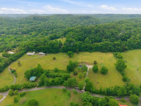615 Rogues Fork Road Bethpage TN 37022