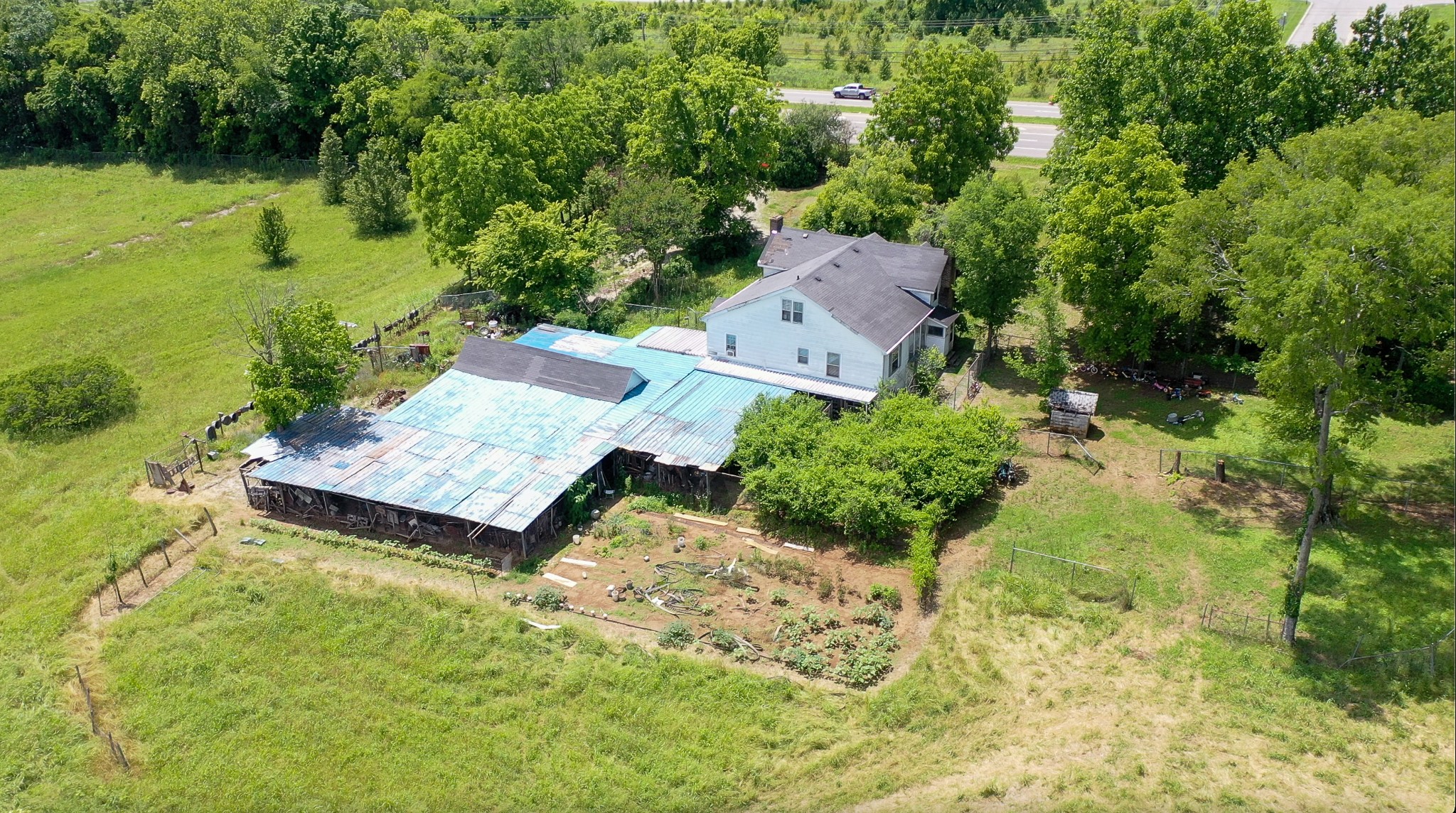 1668 Nashville Highway Columbia TN 38401