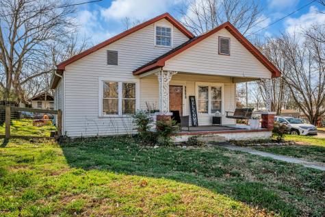 909 West 1st Street Dickson TN 37055