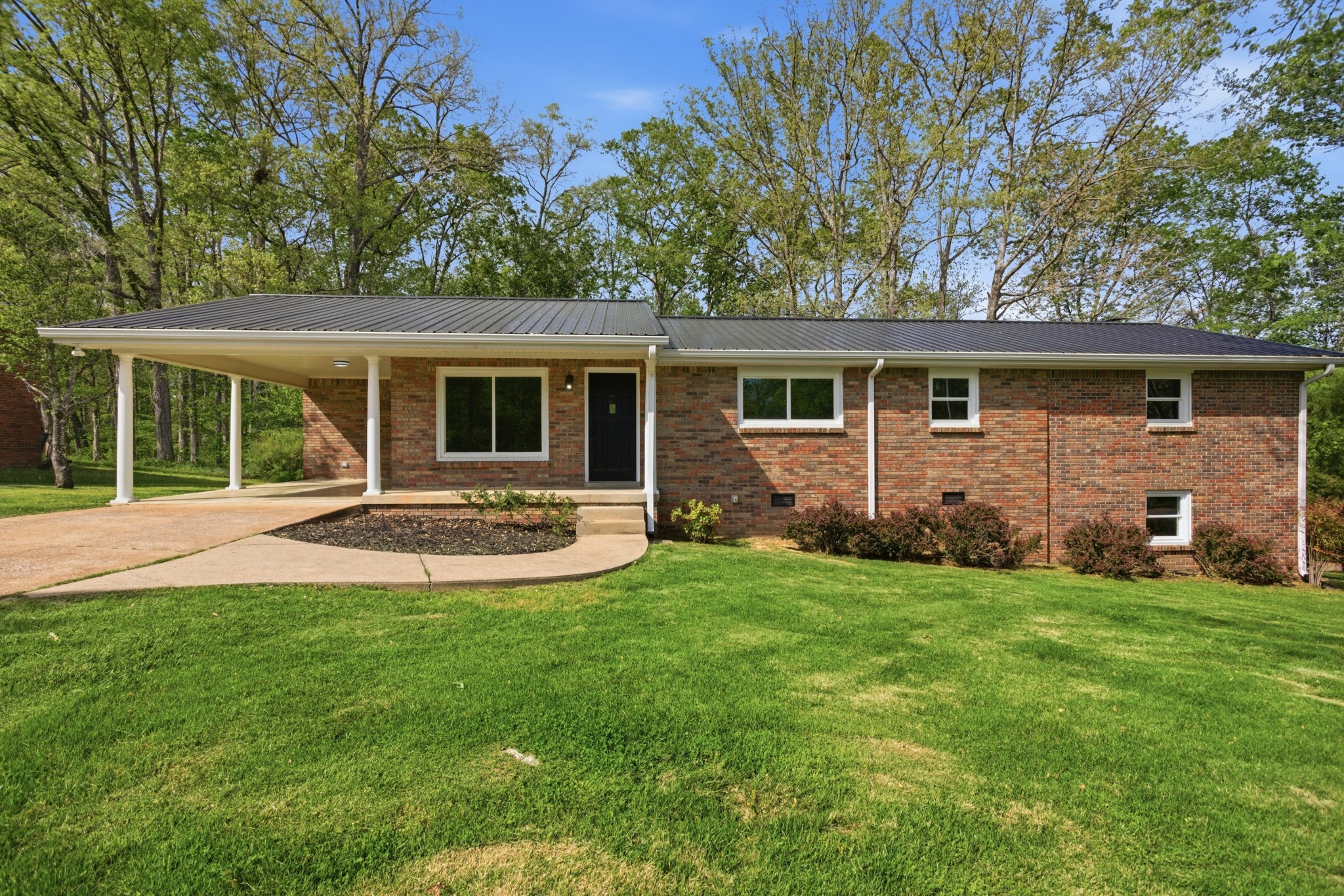 1416 Oakmont Circle Centerville TN 37033