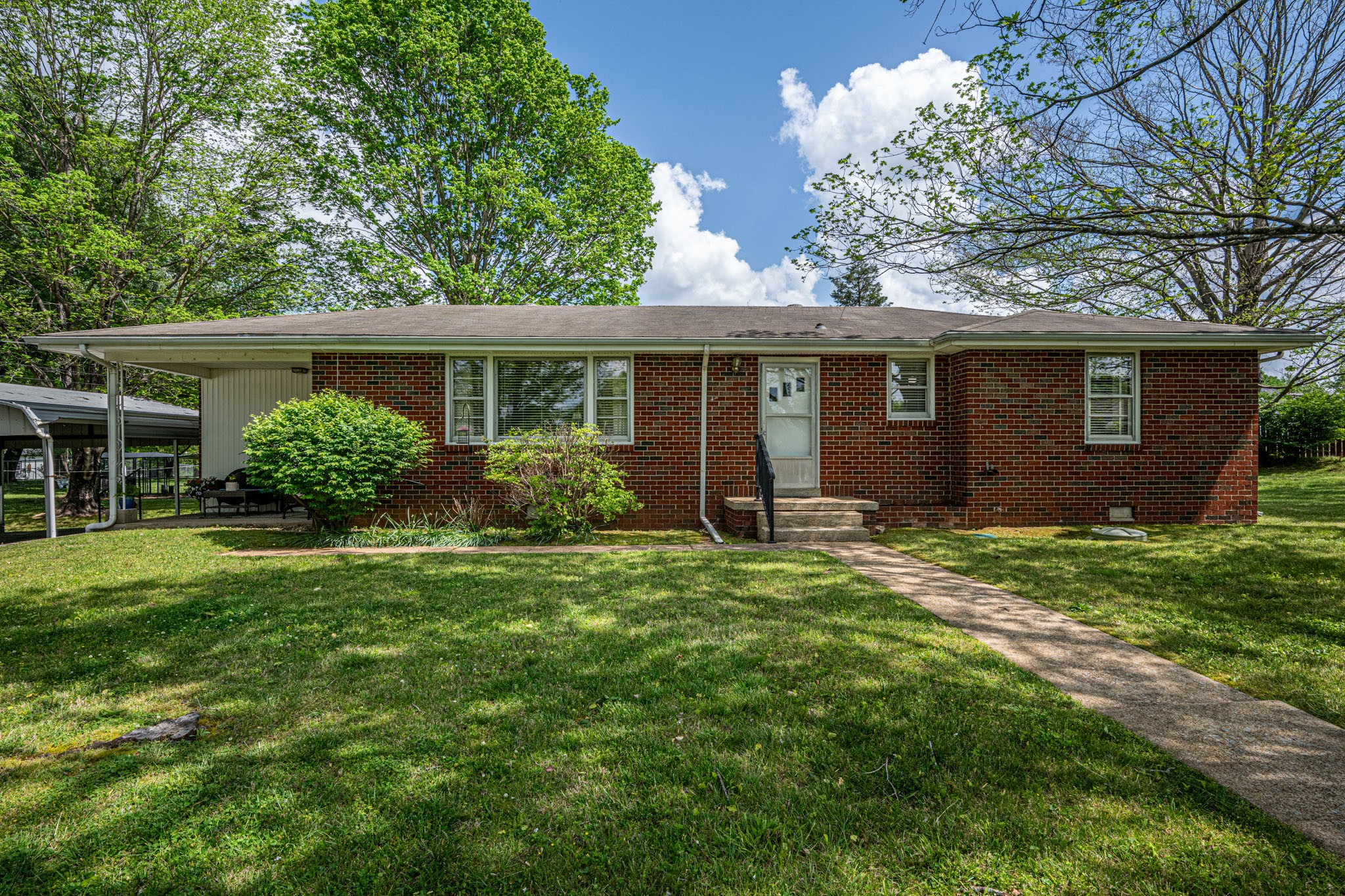 1006 Hershell Street Burns TN 37029