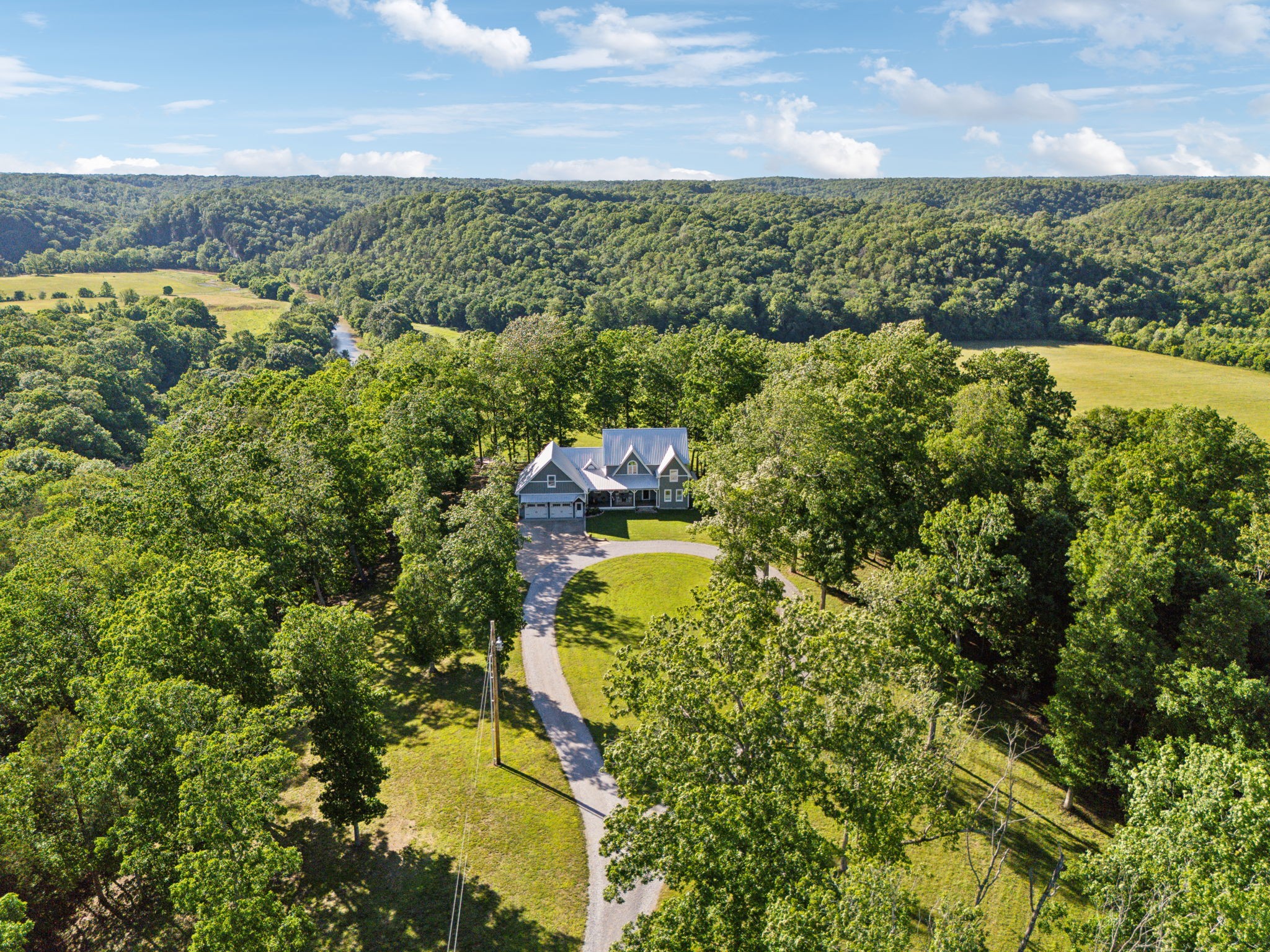 1606 Nosegay Road White Bluff TN 37187