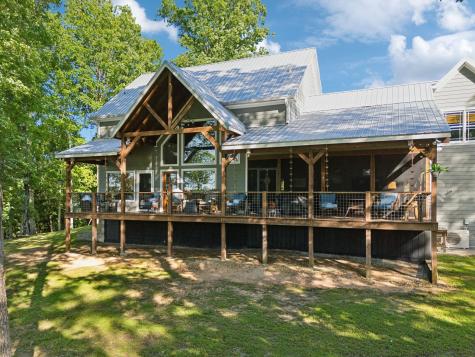 1606 Nosegay Road White Bluff TN 37187