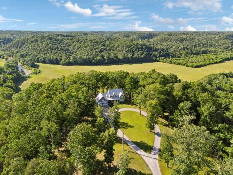 1606 Nosegay Road White Bluff TN 37187