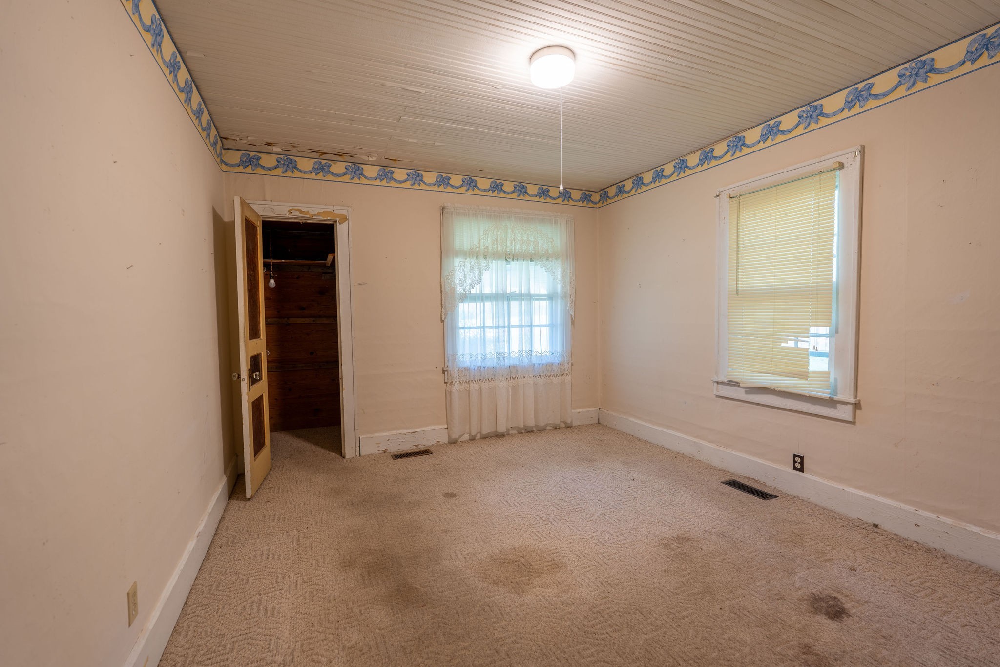 2010 W Gaines Street Lawrenceburg TN 38464
