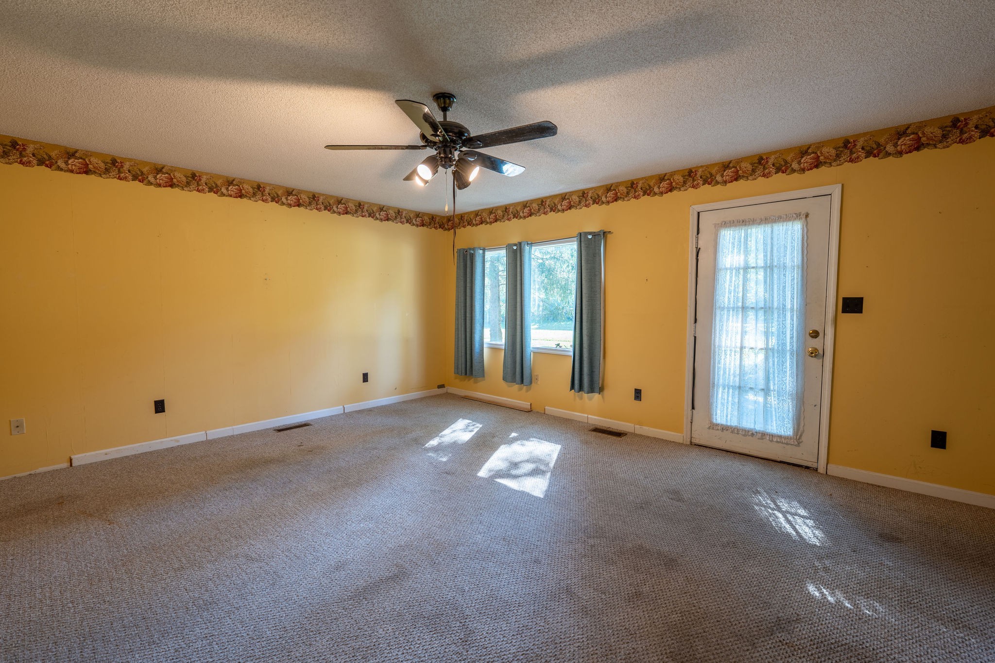 2010 W Gaines Street Lawrenceburg TN 38464
