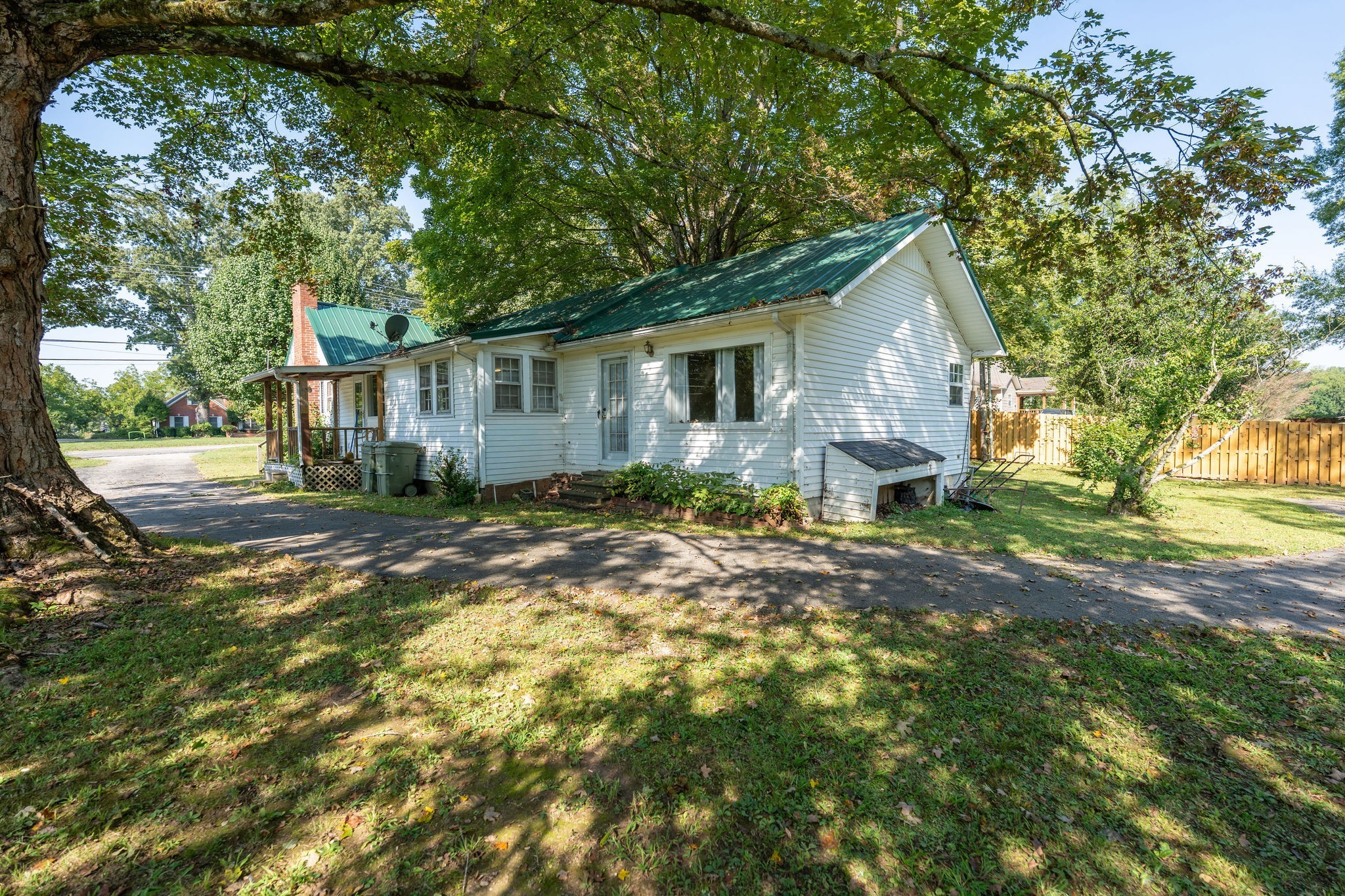 2010 W Gaines Street Lawrenceburg TN 38464