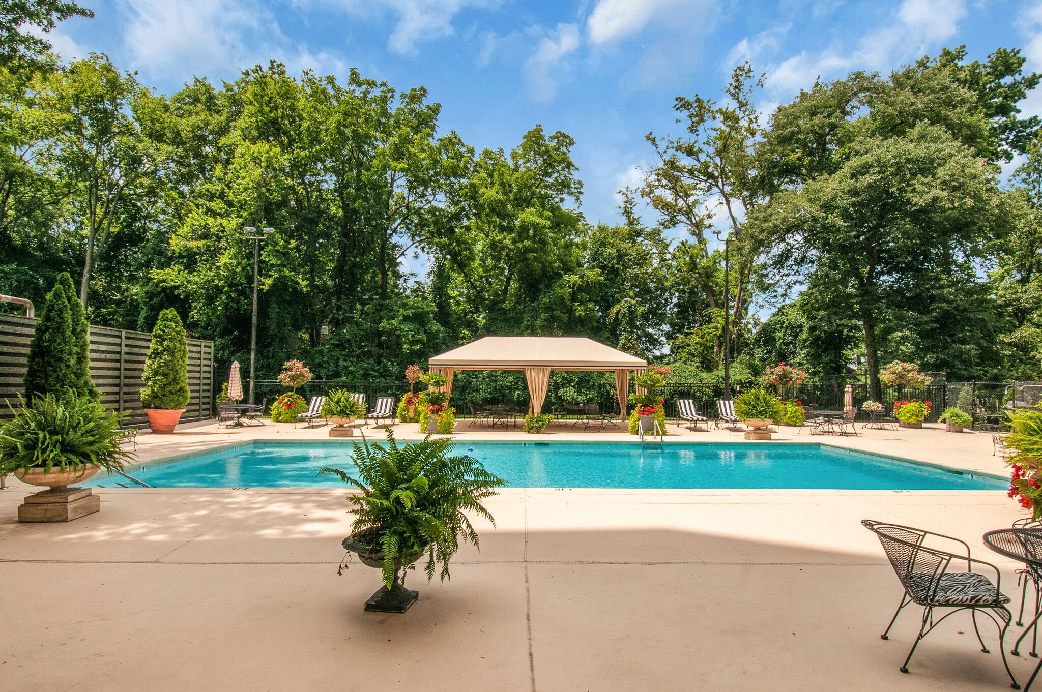 4215 Harding Pike Nashville TN 37205