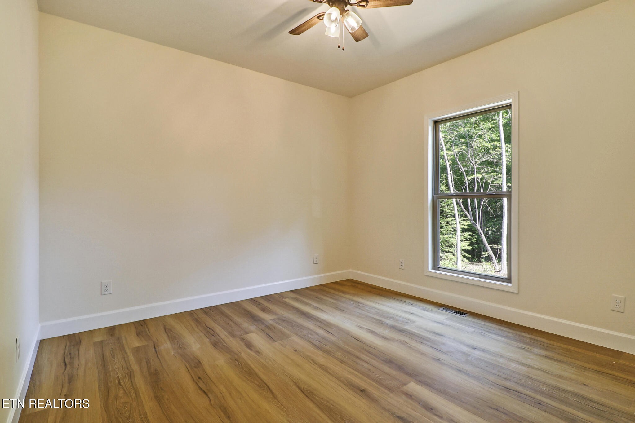 210 Creekview Court Jamestown TN 38556