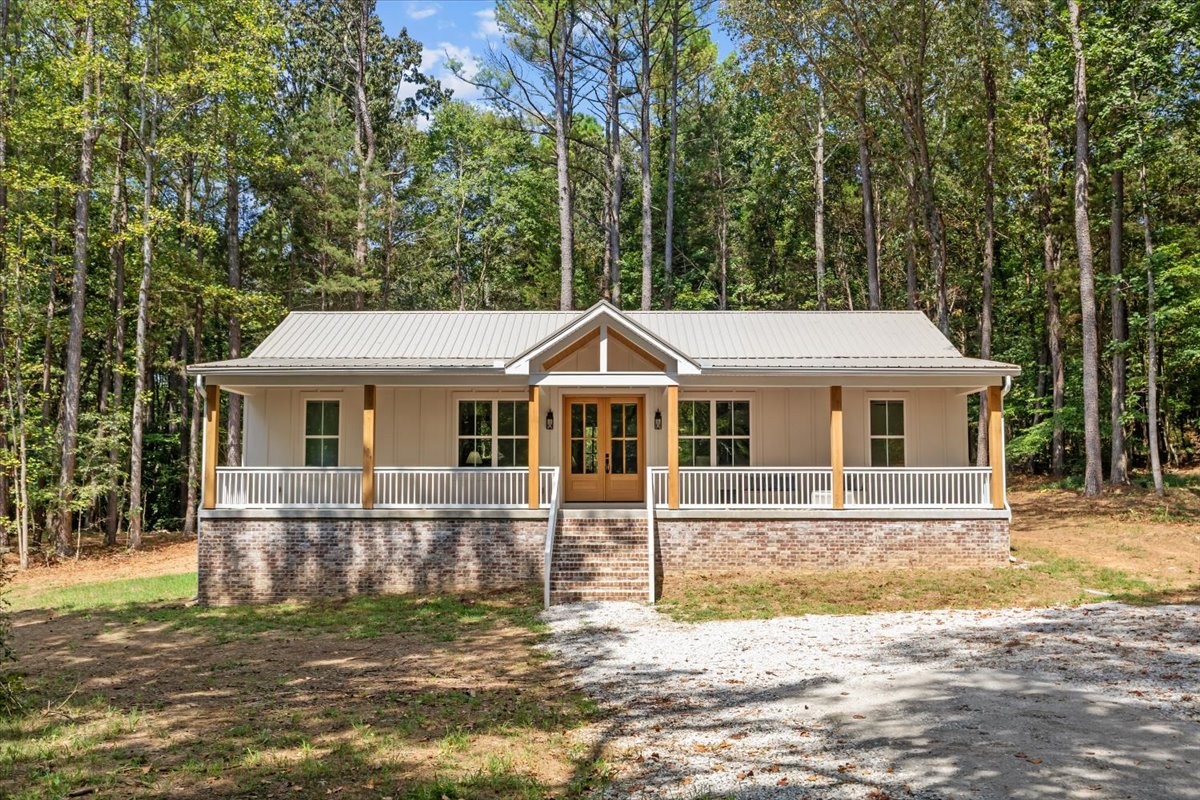 118 Long Road Charlotte TN 37036